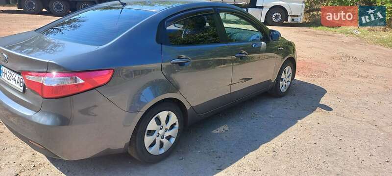 Седан Kia Rio 2011 в Кривом Роге