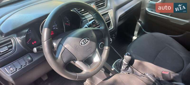Седан Kia Rio 2011 в Кривом Роге