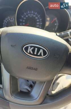 Седан Kia Rio 2012 в 