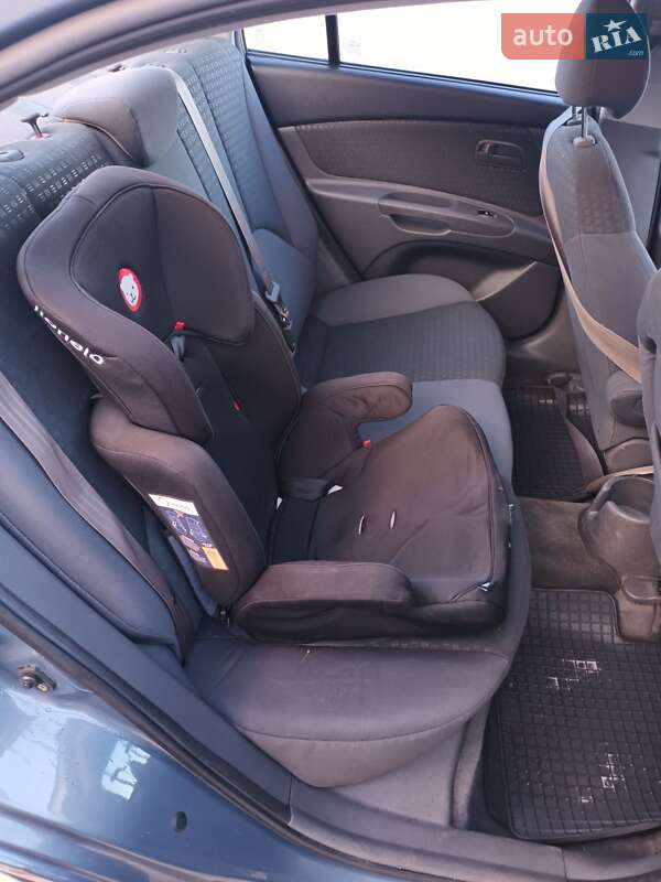 Седан Kia Rio 2006 в Тернополе