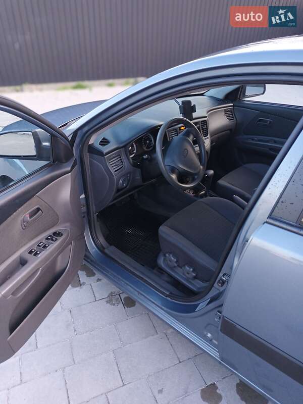 Седан Kia Rio 2006 в Тернополе
