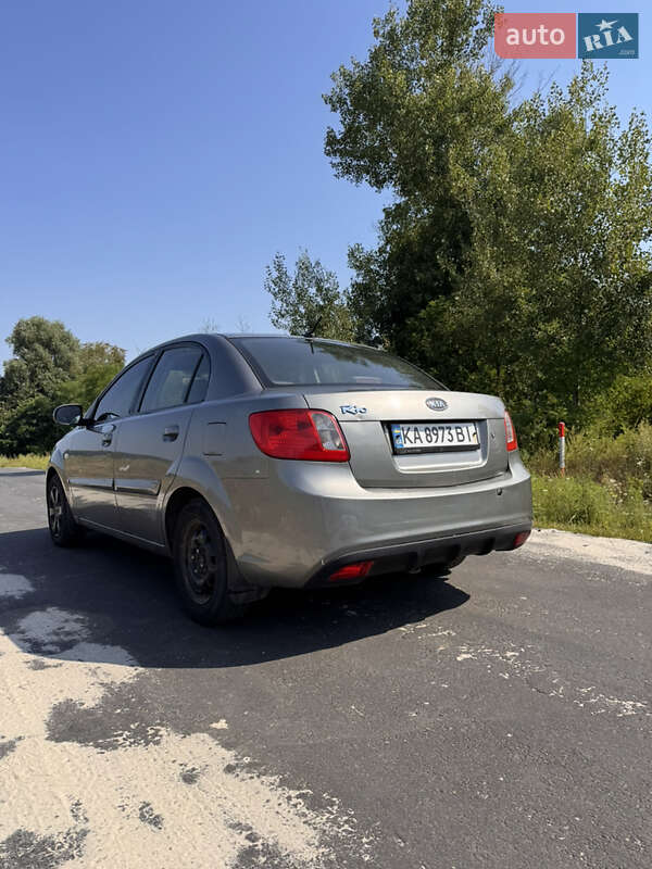 Седан Kia Rio 2010 в Киеве