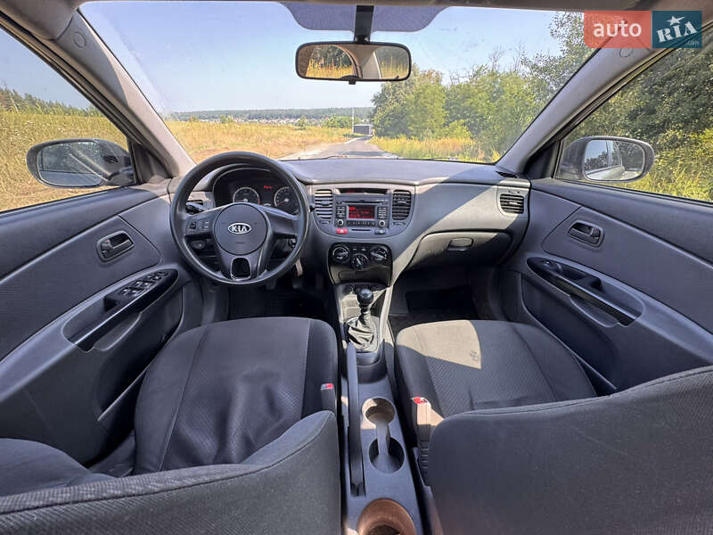 Седан Kia Rio 2010 в Киеве