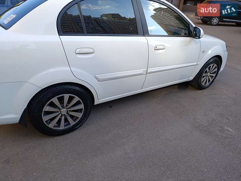Седан Kia Rio 2010 в Броварах