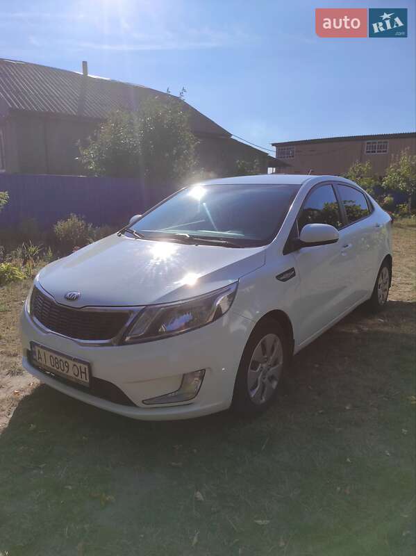 Седан Kia Rio 2013 в Нежине