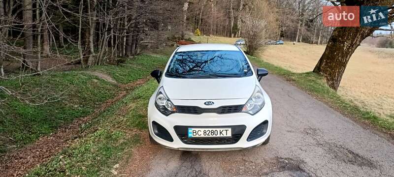 Хэтчбек Kia Rio 2012 в Дрогобыче