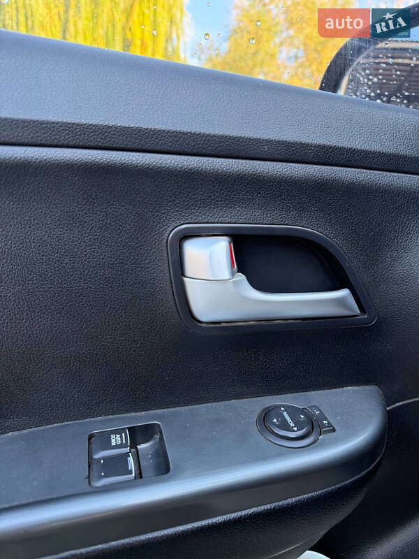 Седан Kia Rio 2013 в Первомайске