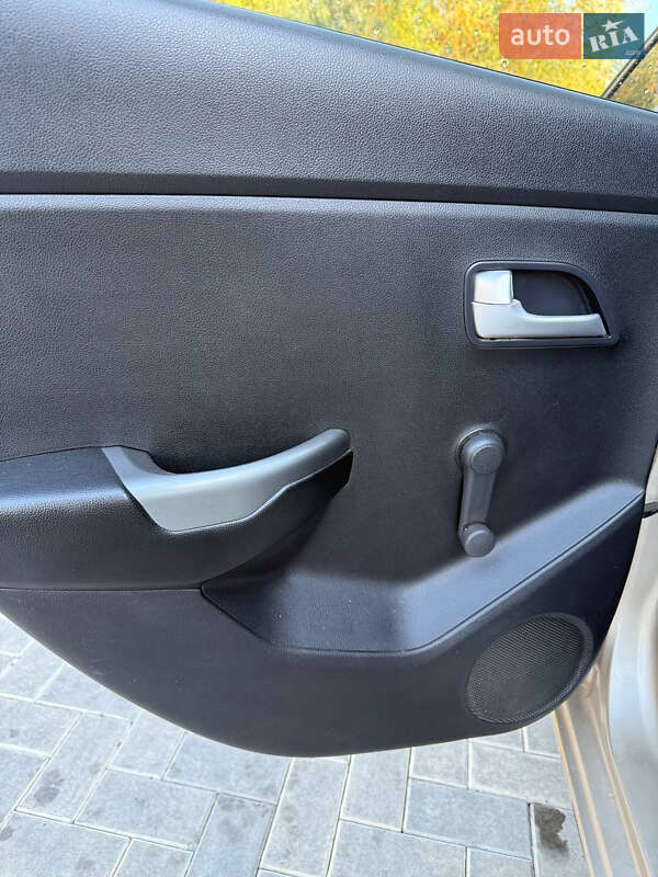 Седан Kia Rio 2013 в Первомайске