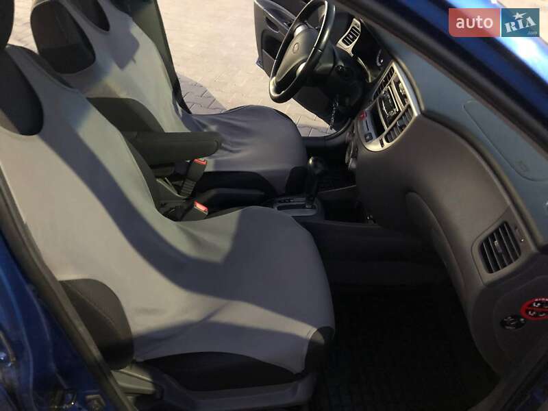 Хетчбек Kia Rio 2006 в Луцьку