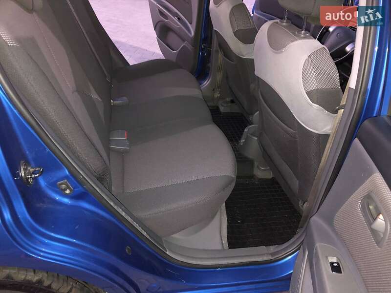 Хетчбек Kia Rio 2006 в Луцьку