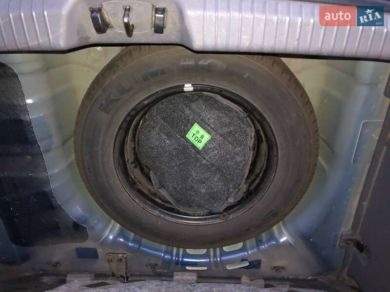 Хетчбек Kia Rio 2006 в Луцьку