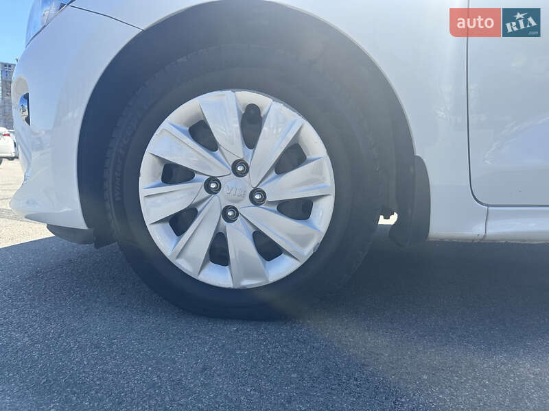 Хэтчбек Kia Rio 2017 в Киеве