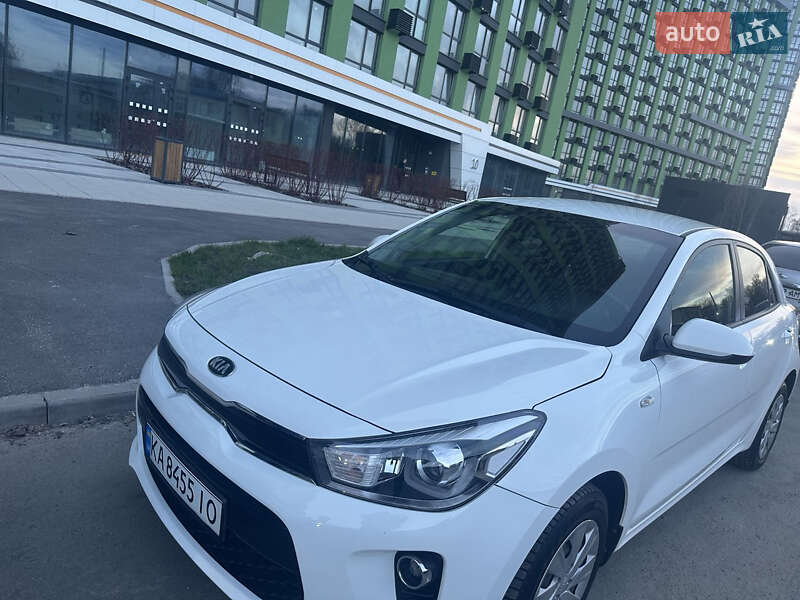 Хэтчбек Kia Rio 2017 в Киеве