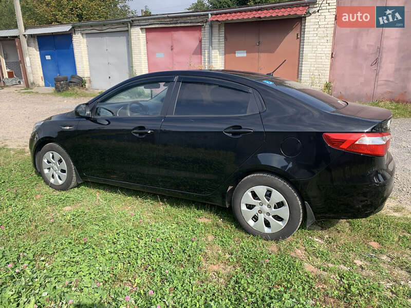 Седан Kia Rio 2013 в Львове