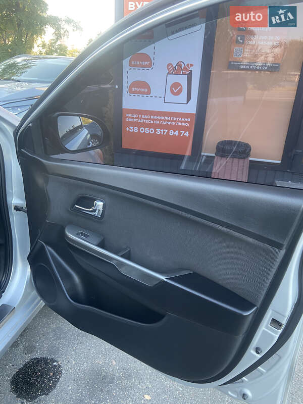 Седан Kia Rio 2013 в Киеве