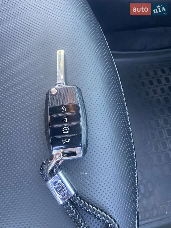 Седан Kia Rio 2013 в Киеве