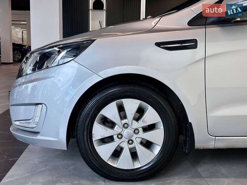 Седан Kia Rio 2012 в Львове