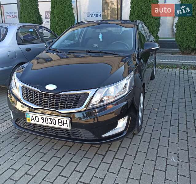 Седан Kia Rio 2014 в Ужгороде