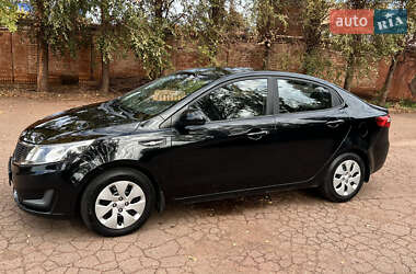 Седан Kia Rio 2012 в Кривому Розі