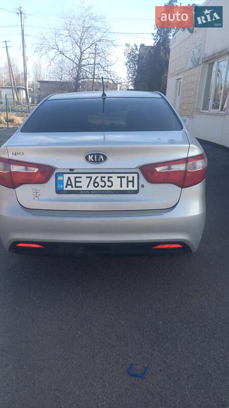 Седан Kia Rio 2012 в Кривому Розі