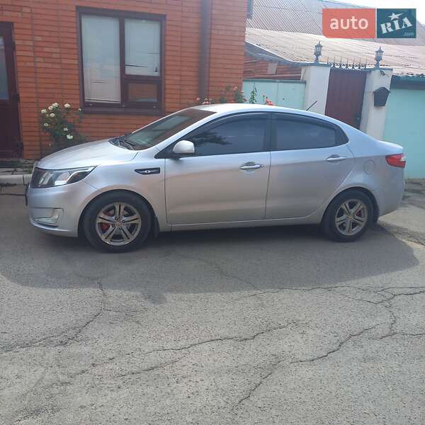 Седан Kia Rio 2012 в Кривому Розі