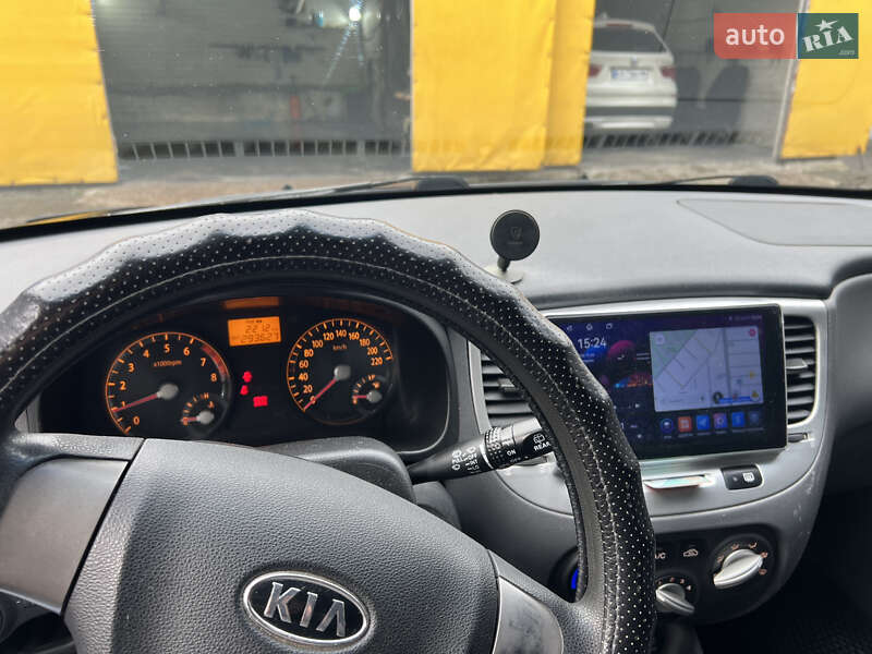 Хэтчбек Kia Rio 2007 в Киеве