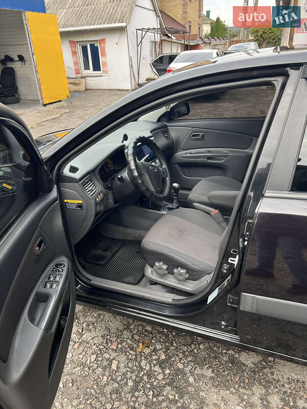 Хэтчбек Kia Rio 2007 в Киеве