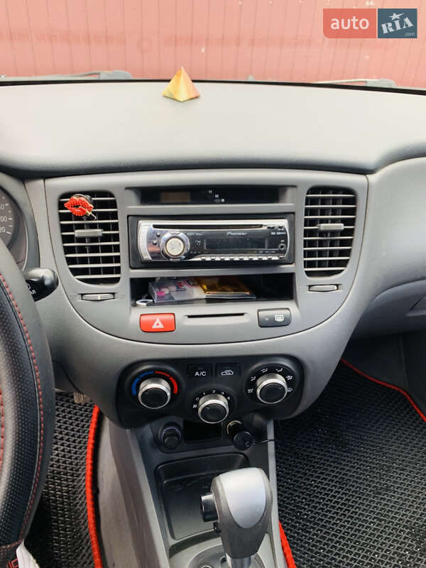 Хэтчбек Kia Rio 2007 в Николаеве