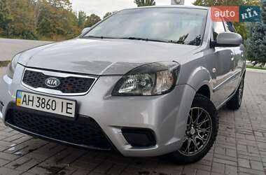 Седан Kia Rio 2011 в Магдалинівці