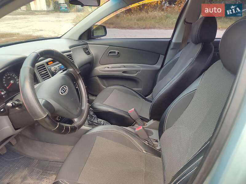 Седан Kia Rio 2007 в Полтаве