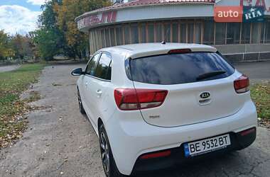 Хэтчбек Kia Rio 2017 в 