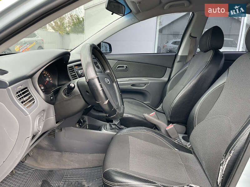 Седан Kia Rio 2007 в Полтаве