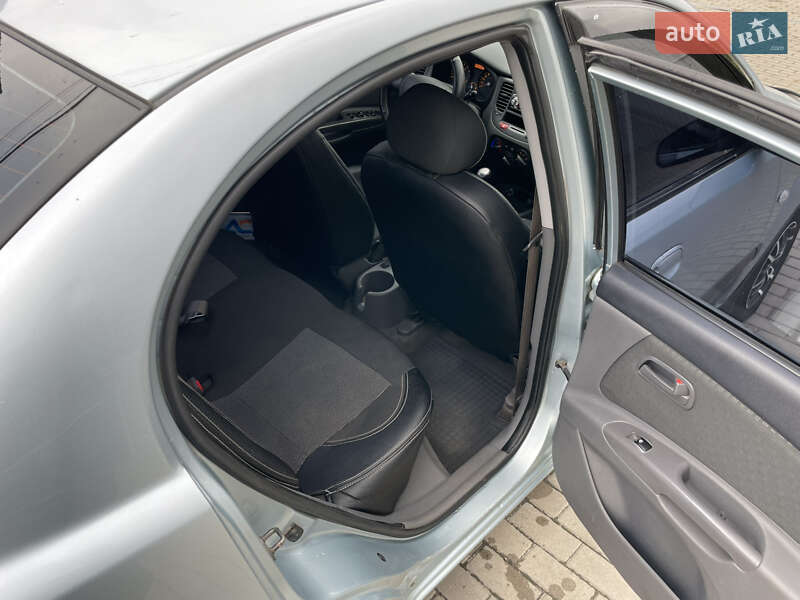 Седан Kia Rio 2007 в Полтаве