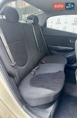 Седан Kia Rio 2012 в 