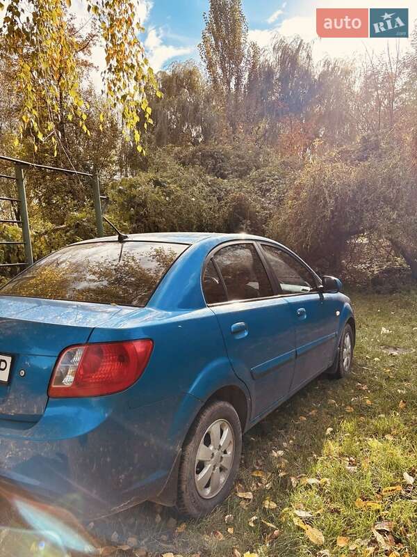 Седан Kia Rio 2010 в Василькові