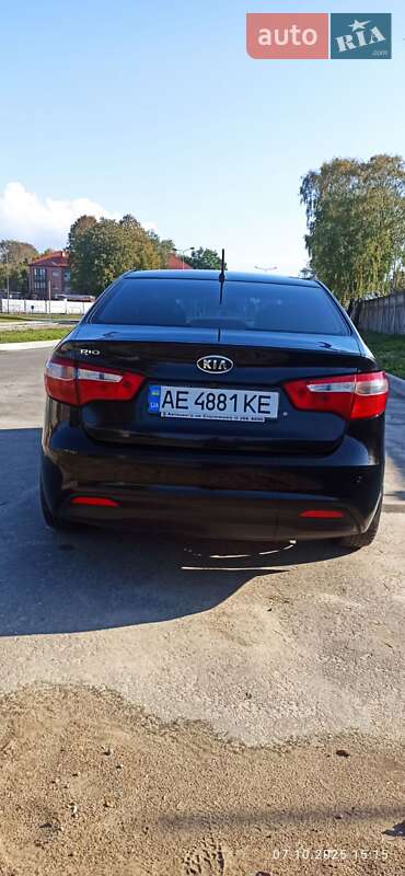 Седан Kia Rio 2011 в Кривом Роге