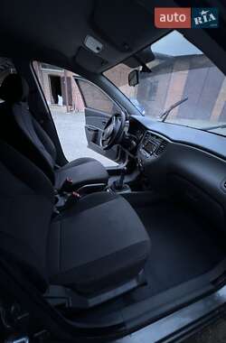 Седан Kia Rio 2010 в 