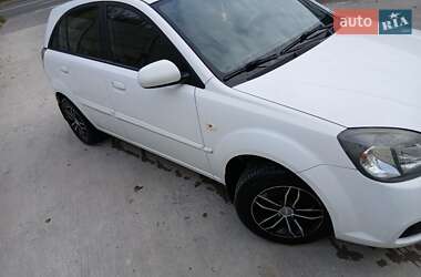 Хэтчбек Kia Rio 2010 в 