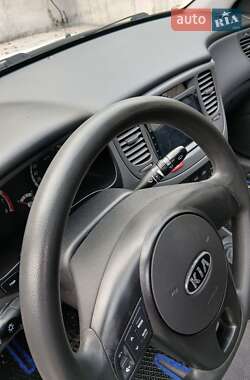Хэтчбек Kia Rio 2010 в 