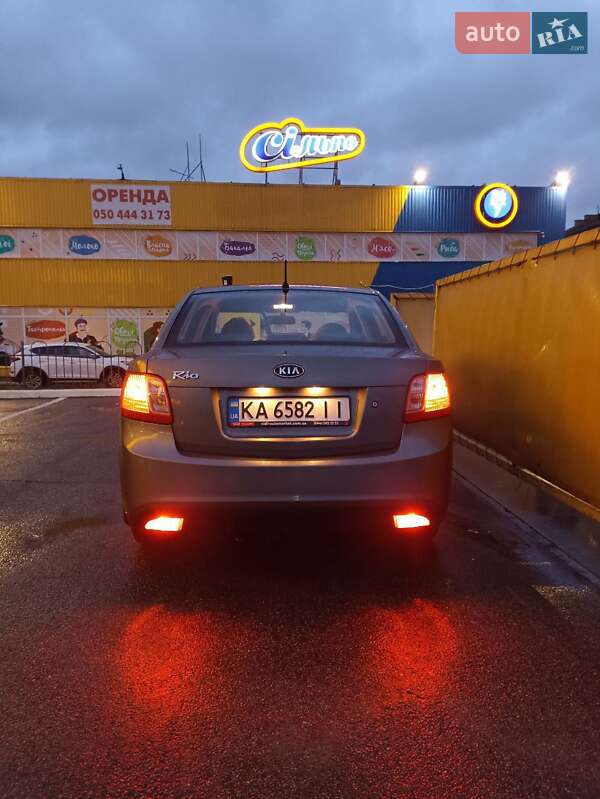 Хетчбек Kia Rio 2011 в Києві
