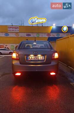 Хэтчбек Kia Rio 2011 в 