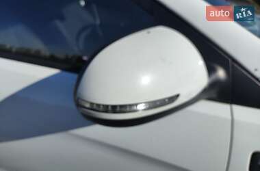Хэтчбек Kia Rio 2012 в 
