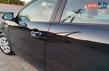 Хэтчбек Kia Rio 2012 в 
