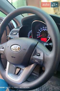 Хэтчбек Kia Rio 2012 в 