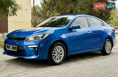Седан Kia Rio 2018 в  фото 3 Седан Kia Rio 2018 в