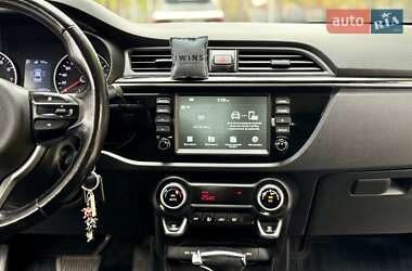 Седан Kia Rio 2018 в  фото 25 Седан Kia Rio 2018 в