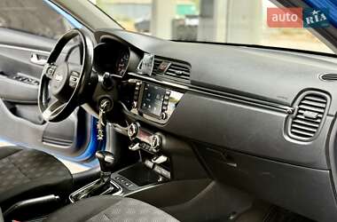 Седан Kia Rio 2018 в  фото 27 Седан Kia Rio 2018 в