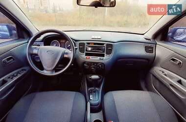 Хэтчбек Kia Rio 2006 в  фото 9 Хэтчбек Kia Rio 2006 в