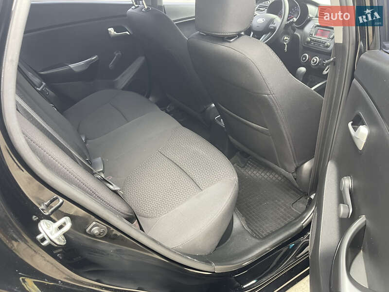Седан Kia Rio 2013 в Киеве
