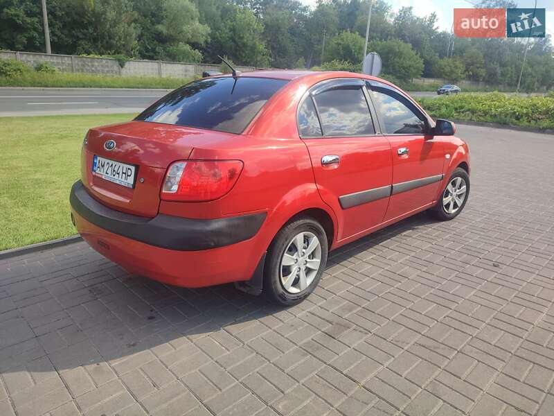 Седан Kia Rio 2008 в Києві
